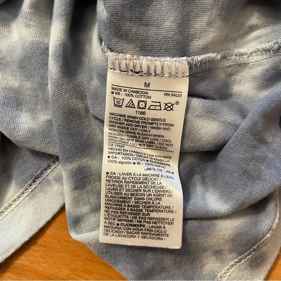 Old Navy Graphic Tee - Picture 13 of 13